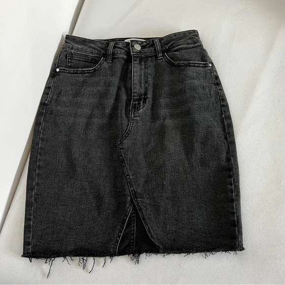 Tinsel Black Frayed Denim Skirt Size 26 Stone Wash Zip Closure Cotton A-Line - Picture 2 of 9